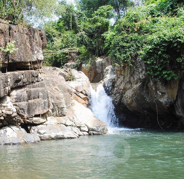 Thưởng ngoạn suối nguồn...