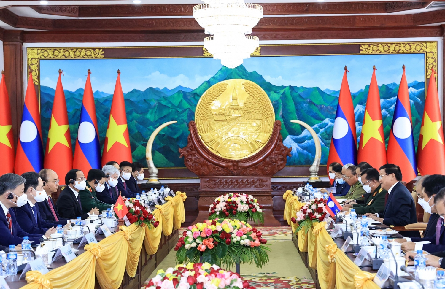 Chủ tịch nước Nguyễn Xuân Phúc hội đàm với Tổng Bí thư, Chủ tịch nước Lào Thongloun Sisoulith