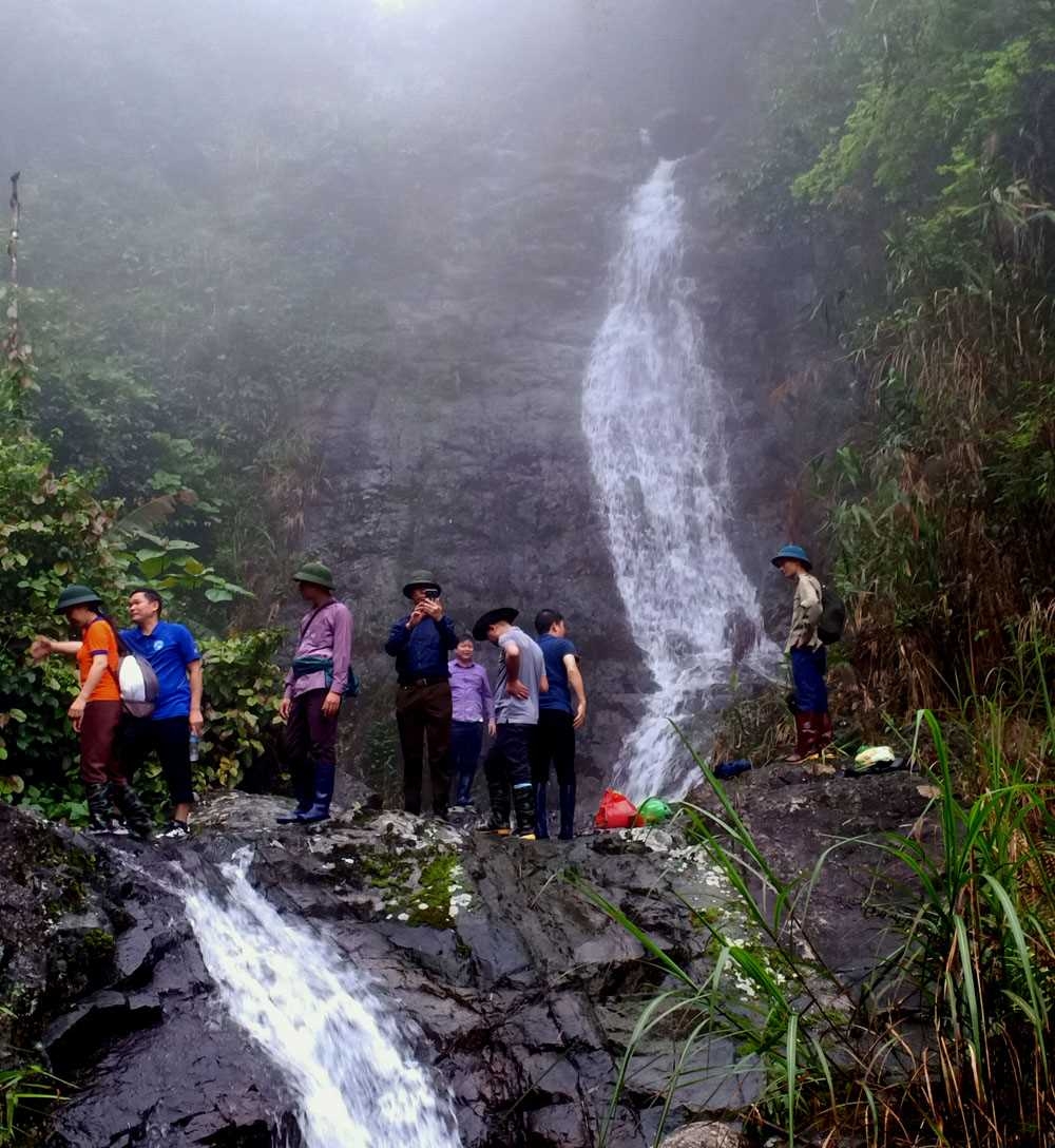 Đến với thác Hàm Rồng