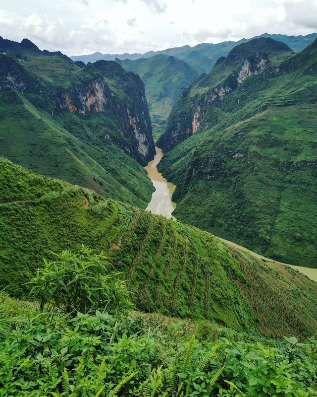 sung sot truoc ve dep cua hem vuc sau nhat dong nam a o ha giang