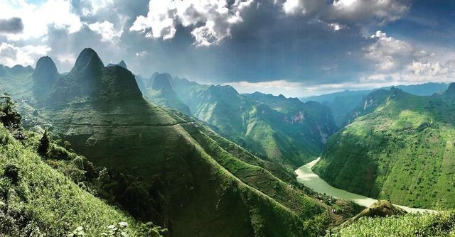 sung sot truoc ve dep cua hem vuc sau nhat dong nam a o ha giang