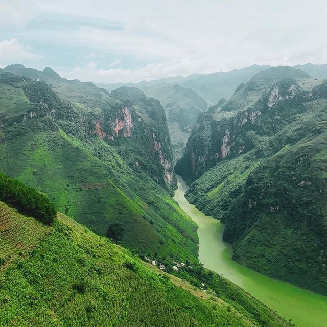 sung sot truoc ve dep cua hem vuc sau nhat dong nam a o ha giang