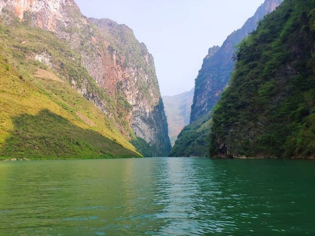 sung sot truoc ve dep cua hem vuc sau nhat dong nam a o ha giang