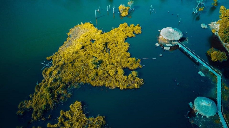 Vẻ đẹp hoang sơ của hồ Noong U, huyện Điện Biên Đông