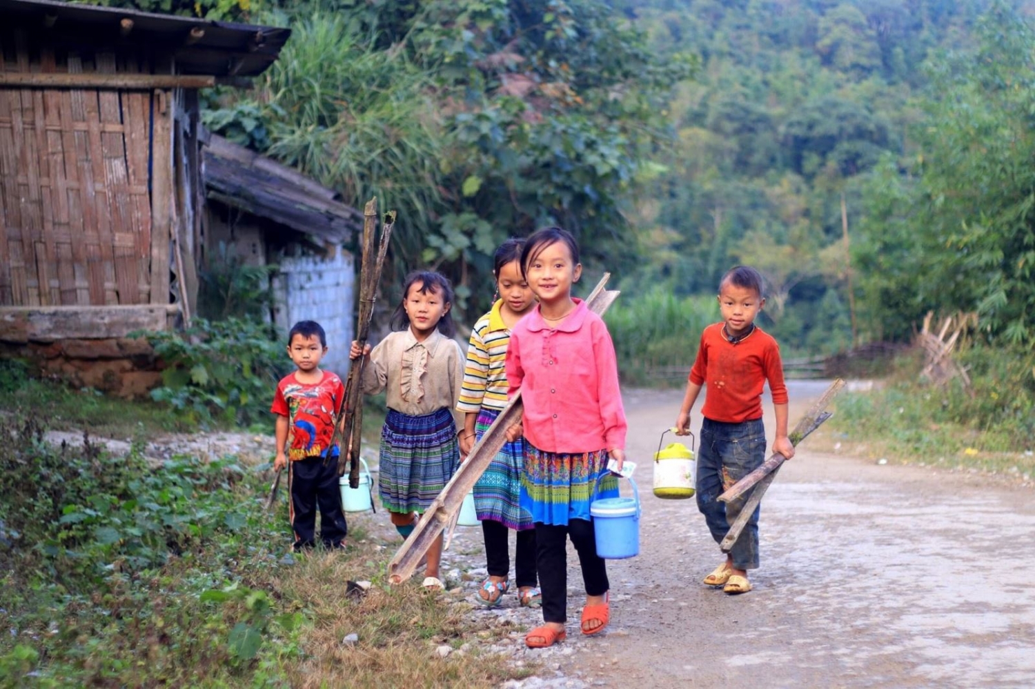 Khám phá bản Hang Đá trong mây ở Sa Pa