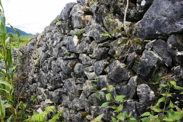 Cao nguyên đá Tủa Chùa và bí mật Di tích Thành Vàng Lồng