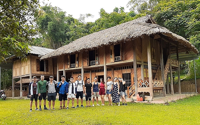 Xóm Ngòi - điểm đến hấp dẫn trên khu du lịch Hồ Hòa Bình