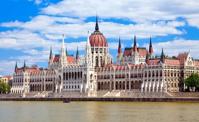 toa nha quoc hoi hungary co kien truc doc dao nhat the gioi