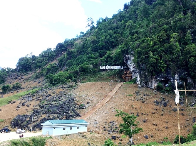 Ngỡ ngàng trước vẻ đẹp kỳ vĩ của hang động Khó Chua La