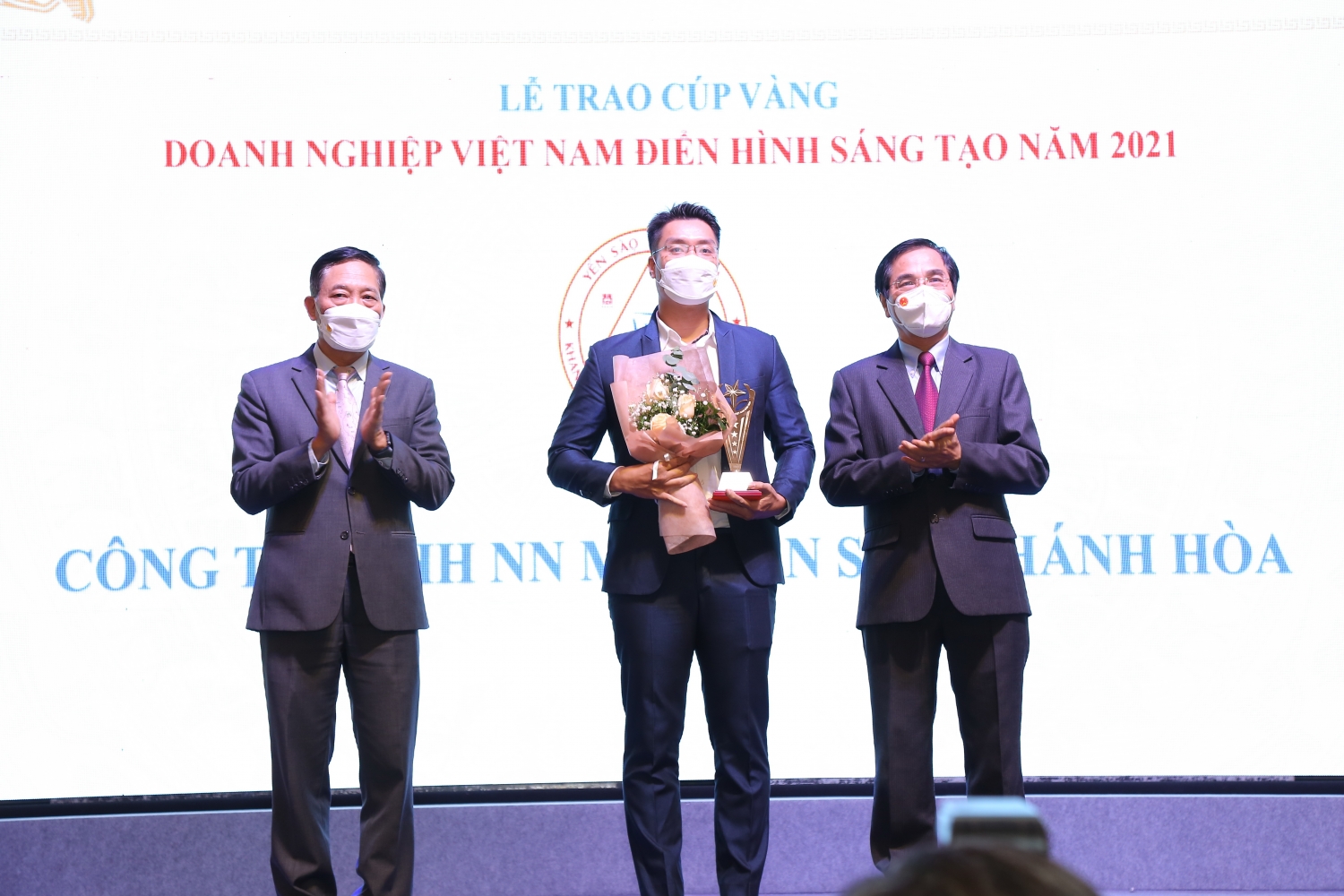 Yến sào Khánh Hòa: Top 10 Doanh nghiệp Việt Nam điển hình sáng tạo năm 2021 Yến sào Khánh Hòa: Top 10 Doanh nghiệp Việt Nam điển hình sáng tạo năm 2021