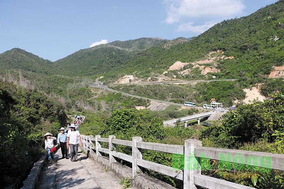 Ngắm ngọn hải đăng mũi Đại Lãnh