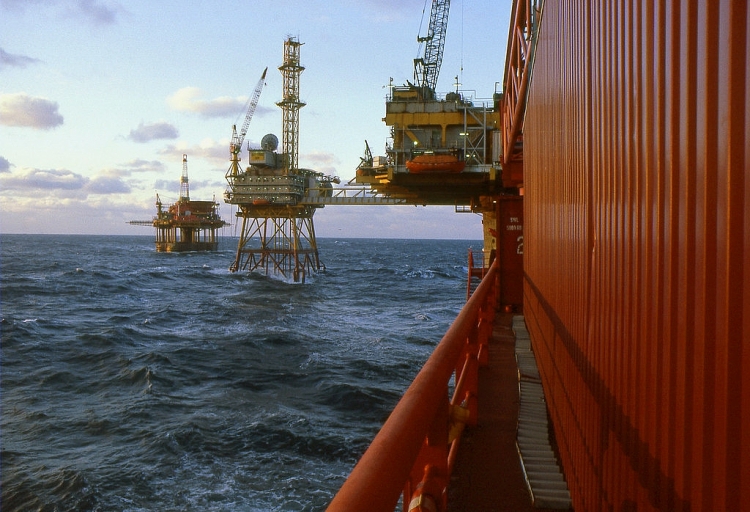 phap ngung hoan toan hoat dong tham do dau khi ngoai khoi