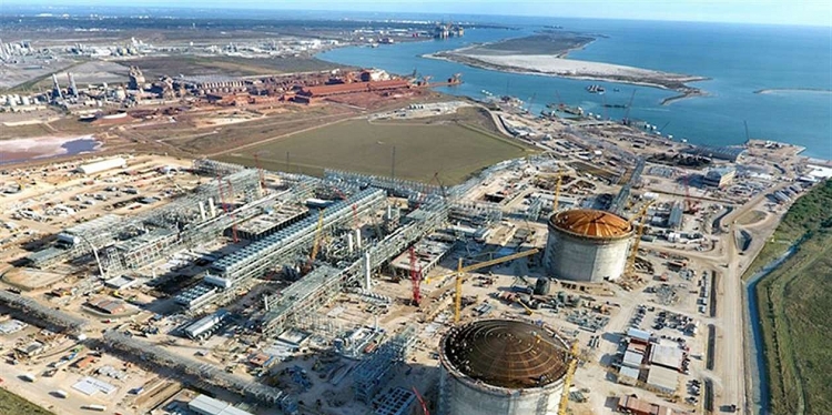 Dự án Mozambique LNG bị chậm tiến độ 18 tháng