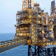 Shell và Exxon rút khỏi các dự án cũ ở Biển Bắc