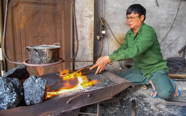 Cận Tết, làng rèn đỏ lửa xuyên đêm - 2