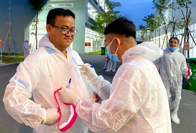 Nhịp sống ngày Tết trong khu cách ly lớn nhất Bình Dương - 7