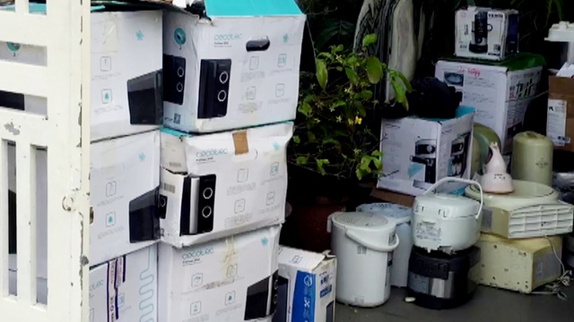 Cận cảnh hơn 1,3 tấn hàng nghi lậu chất đầy nhà thượng tá biên phòng - 8