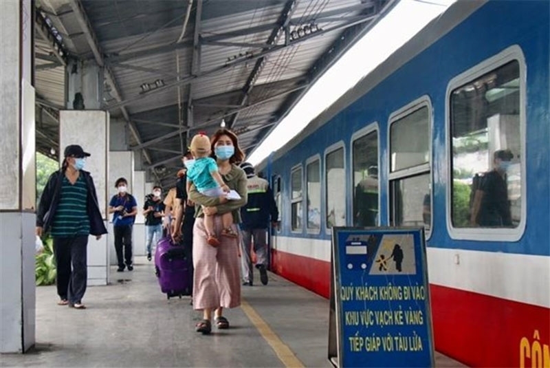 Đường sắt chạy thêm tàu, tăng cường bảo đảm an toàn giao thông dịp lễ 30/4 và 1/5