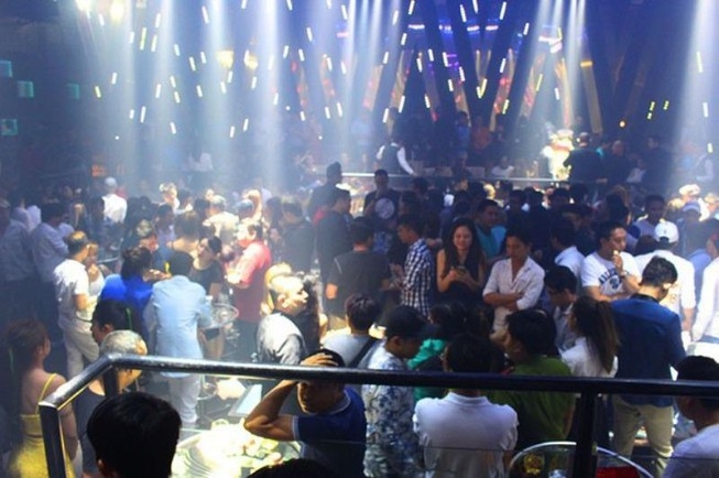 Từ 18h hôm nay 30/4, TP HCM tạm dừng karaoke, quán bar, vũ trường