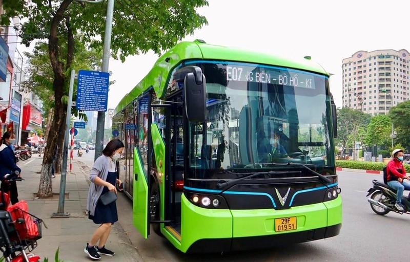 Hà Nội: Tuyến buýt điện thứ 6 đi vào hoạt động