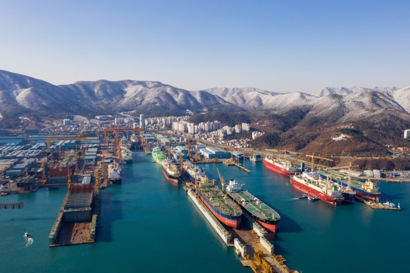 qatar petroleum ky ket 3 thoa thuan dong tau lng khung voi han quoc