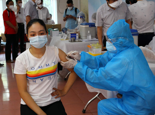 Yêu cầu đẩy nhanh tiến độ tiêm chủng vaccine phòng COVID-19