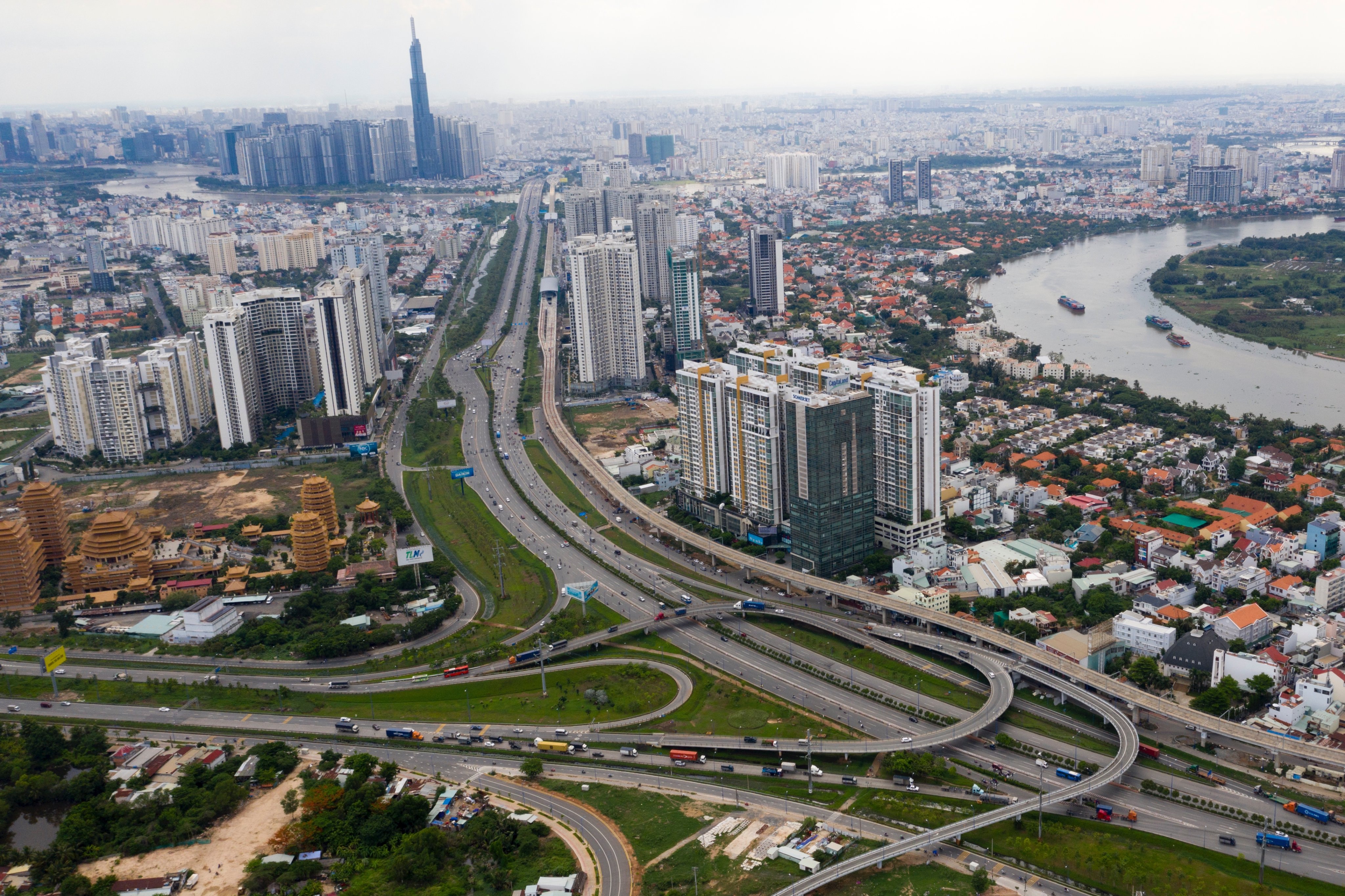 TPHCM hay Hà Nội nhất quyết không thể nới lỏng giãn cách một mình - 4
