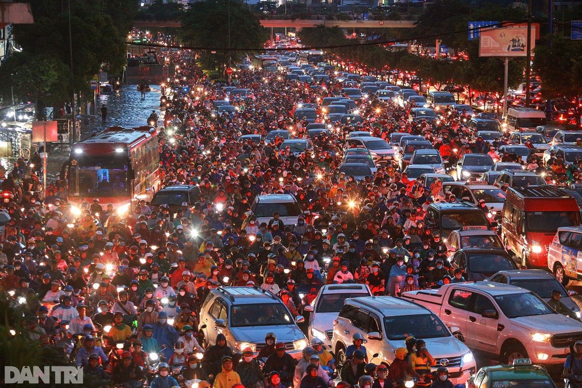 TPHCM hay Hà Nội nhất quyết không thể nới lỏng giãn cách một mình - 5