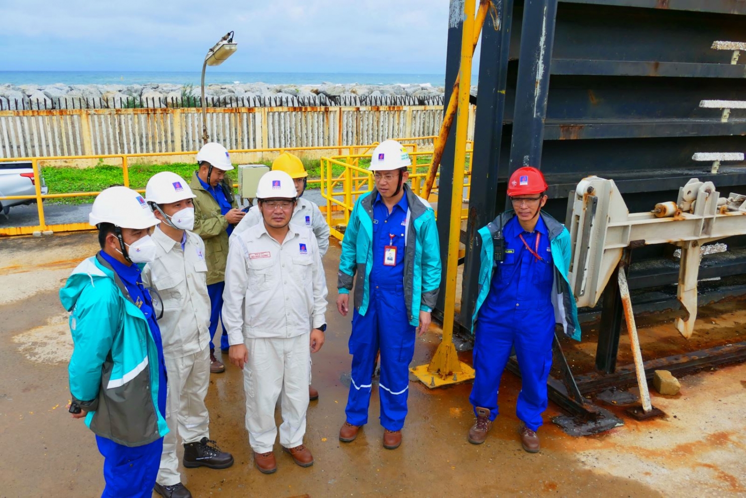 NMLD Dung Quất sẵn sàng ứng phó với cơn bão Noru NMLD Dung Quất sẵn sàng ứng phó với cơn bão Noru