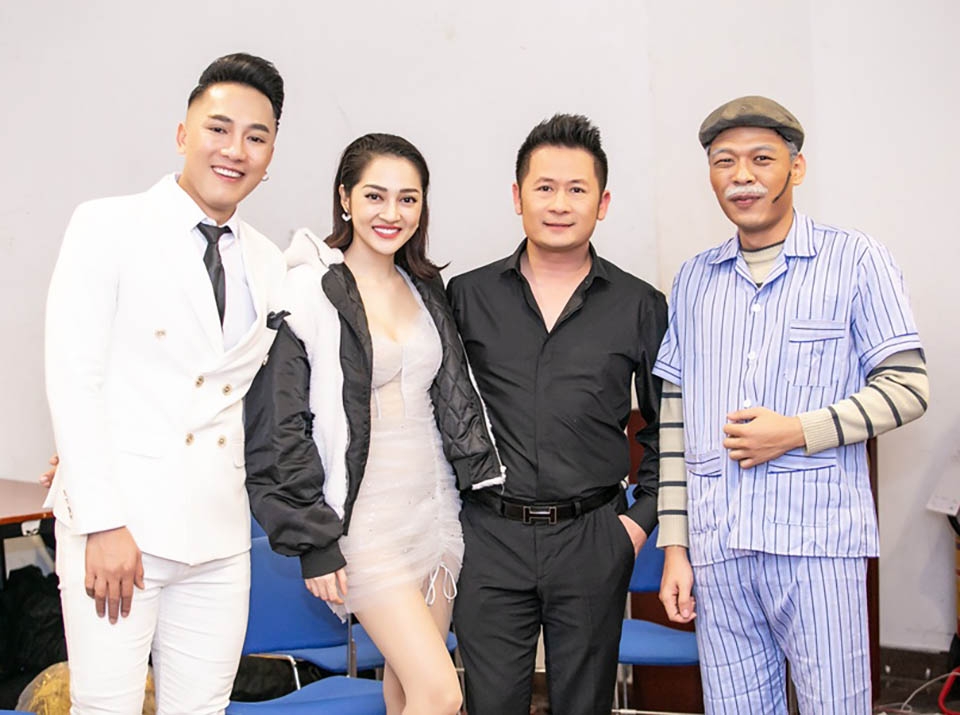 sao viet 161 bat ngo voi hinh anh cao lon phong phao cua ho van cuong