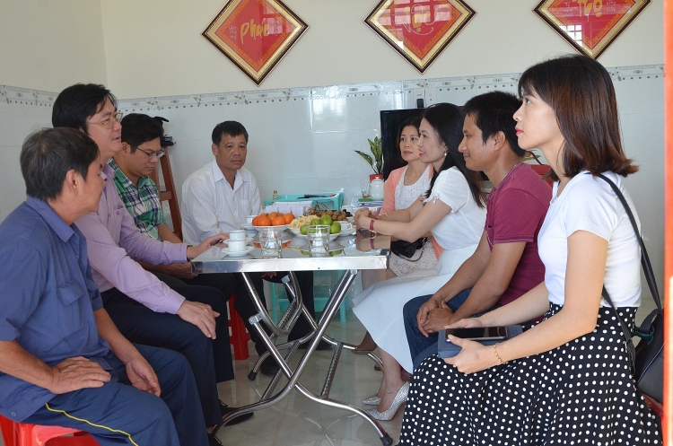 cong doan dau khi viet nam trao tang mai am cong doan tai tinh ba ria vung tau