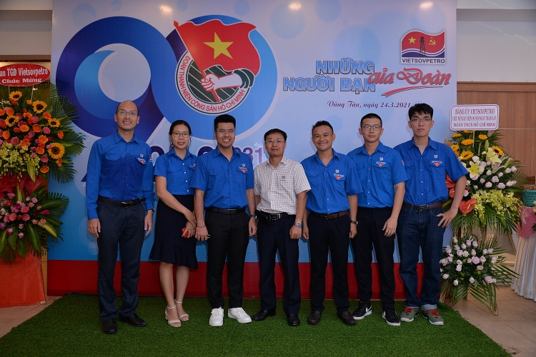 Tuổi trẻ Vietsovpetro kỷ niệm 90 năm Ngày thành lập Đoàn TNCS Hồ Chí Minh và gặp mặt giao lưu cán bộ Đoàn qua các thời kỳ