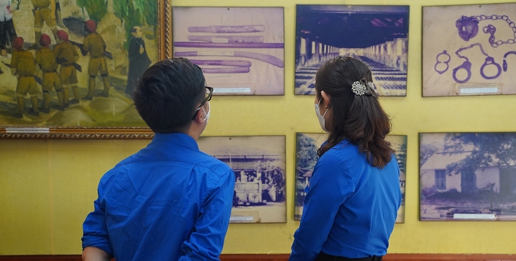 Tuổi trẻ Vietsovpetro dâng hương viếng Đền thờ Anh hùng Liệt sĩ Võ Thị Sáu