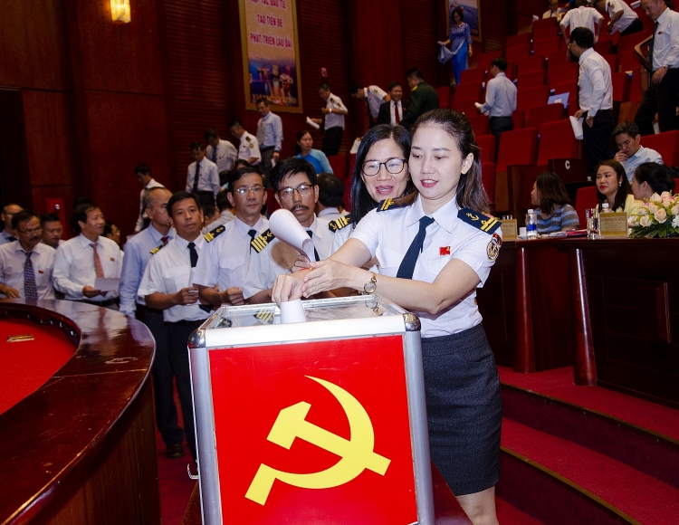 Đẩy mạnh tìm kiếm, thăm dò và mở rộng vùng hoạt động, sử dụng tối ưu các nguồn lực để phát triển bền vững day manh tim kiem tham do va mo rong vung hoat dong su dung toi uu cac nguon luc de phat trien ben vung