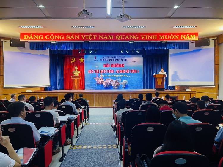 Petrovietnam khai giảng Lớp bồi dưỡng kiến thức quốc phòng và an ninh cho cán bộ đối tượng 4 năm 2022