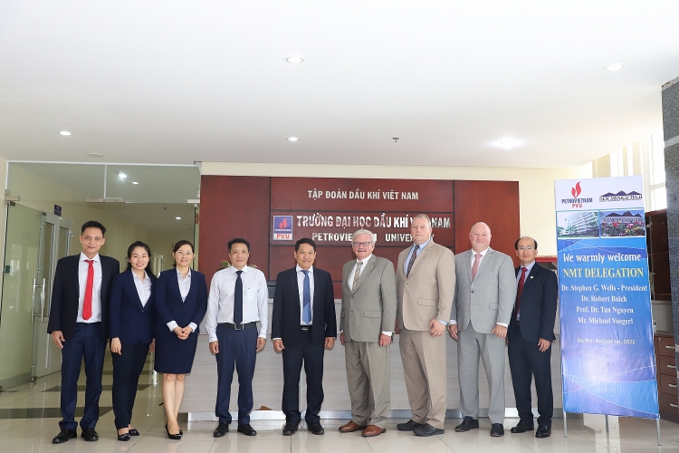 Trường Đại học Dầu khí Việt Nam ký Thỏa thuận hợp tác đào tạo Thạc sĩ với Học viện Mỏ và Công nghệ New Mexico (Mỹ)