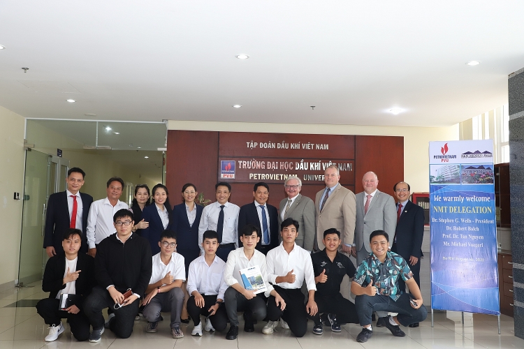 PVU tổ chức giao lưu giữa phụ huynh và sinh viên chương trình liên kết với lãnh đạo trường New Mexico Tech (Mỹ)