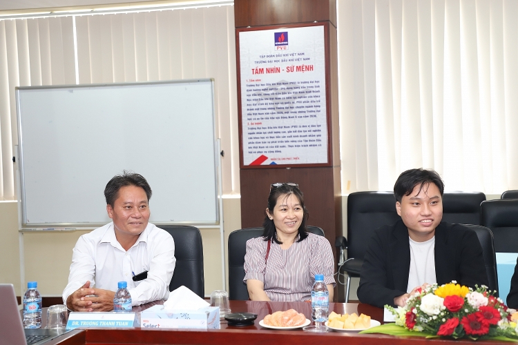 PVU tổ chức giao lưu giữa phụ huynh và sinh viên chương trình liên kết với lãnh đạo trường New Mexico Tech (Mỹ)