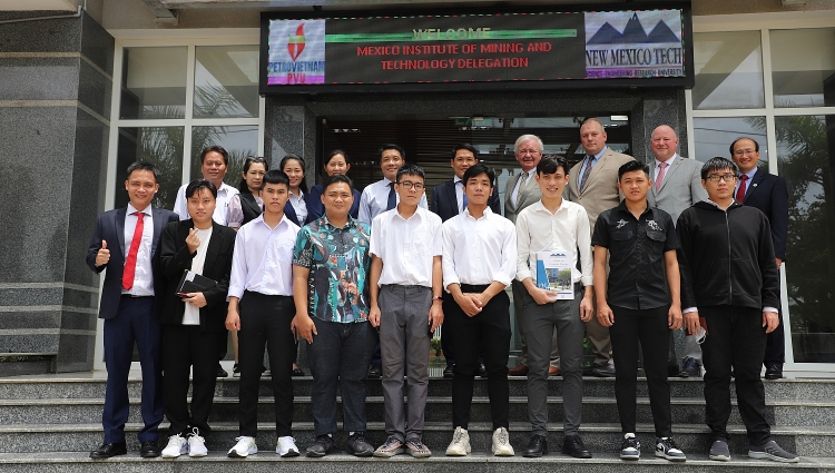 PVU tổ chức giao lưu giữa phụ huynh và sinh viên chương trình liên kết với lãnh đạo trường New Mexico Tech (Mỹ)