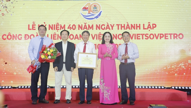 Công đoàn Vietsovpetro long trọng tổ chức Lễ kỷ niệm 40 năm ngày thành lập Công đoàn Vietsovpetro long trọng tổ chức Lễ kỷ niệm 40 năm ngày thành lập