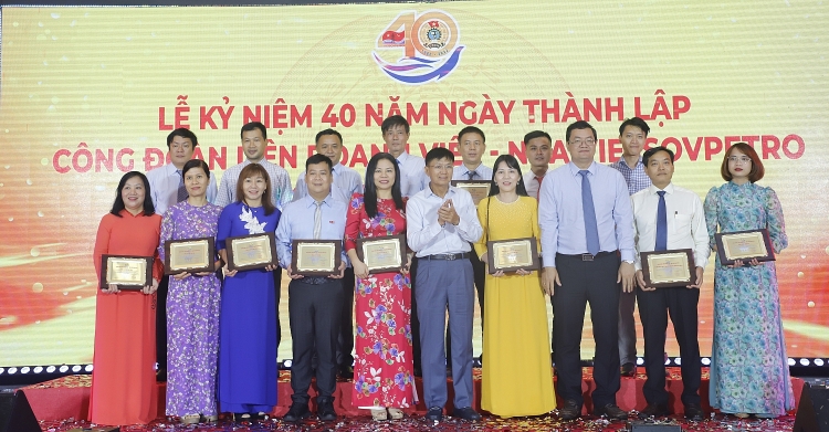 Công đoàn Vietsovpetro long trọng tổ chức Lễ kỷ niệm 40 năm ngày thành lập Công đoàn Vietsovpetro long trọng tổ chức Lễ kỷ niệm 40 năm ngày thành lập