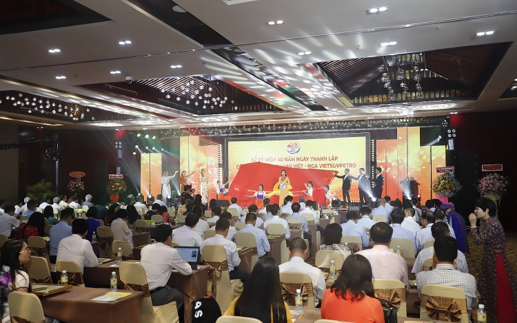 Công đoàn Vietsovpetro long trọng tổ chức Lễ kỷ niệm 40 năm ngày thành lập Công đoàn Vietsovpetro long trọng tổ chức Lễ kỷ niệm 40 năm ngày thành lập