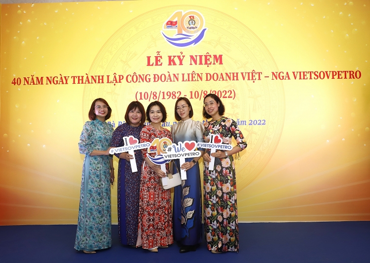 Công đoàn Vietsovpetro long trọng tổ chức Lễ kỷ niệm 40 năm ngày thành lập Công đoàn Vietsovpetro long trọng tổ chức Lễ kỷ niệm 40 năm ngày thành lập