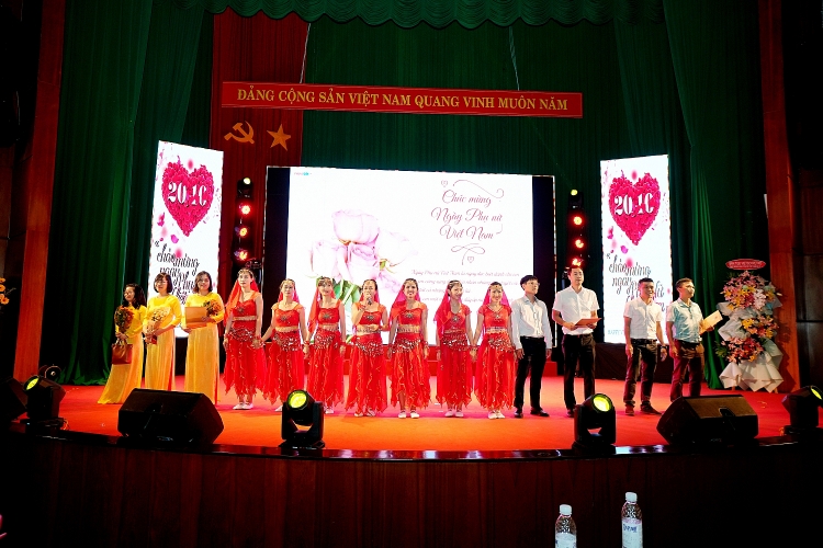 Nữ Công Vietsovpetro tỏa sáng trong hội thi “Vietsovpetro’s Women Got Talent” Nữ Công Vietsovpetro tỏa sáng trong hội thi “Vietsovpetro’s Women Got Talent”