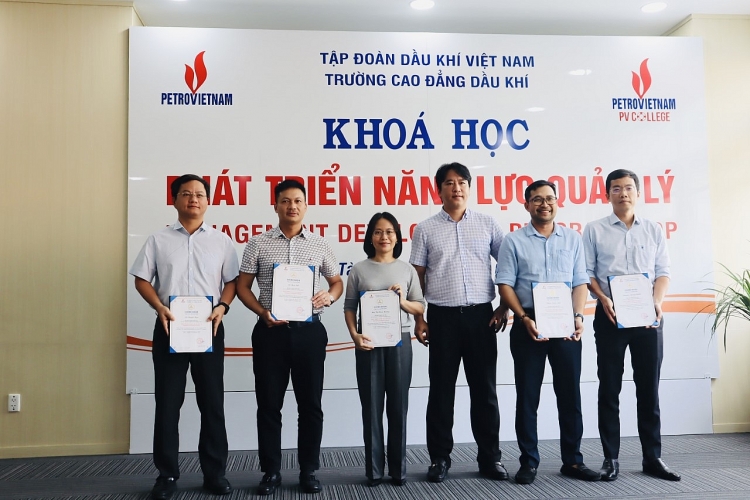 PVCollege bế giảng khóa đào tạo Phát triển năng lực quản lý cho Petrovietnam