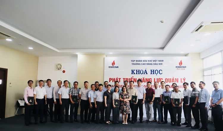 PVCollege bế giảng khóa đào tạo Phát triển năng lực quản lý cho Petrovietnam