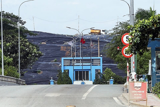 ben trong bai rac khong lo gay mui hoi cho khu nam sai gon
