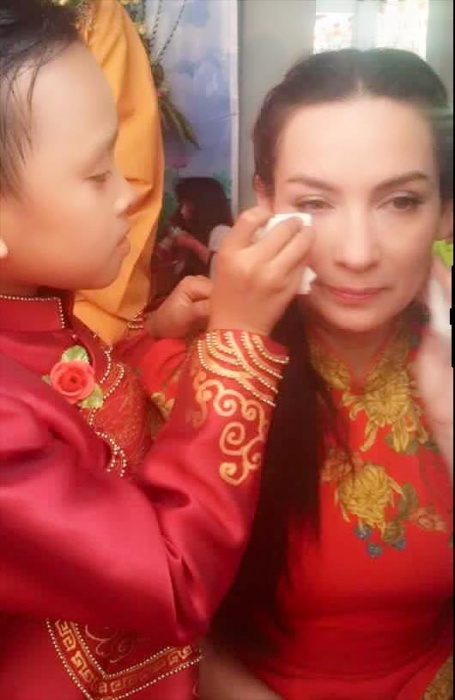 xuc dong ho van cuong cai hoa cho phi nhung trong le vu lan
