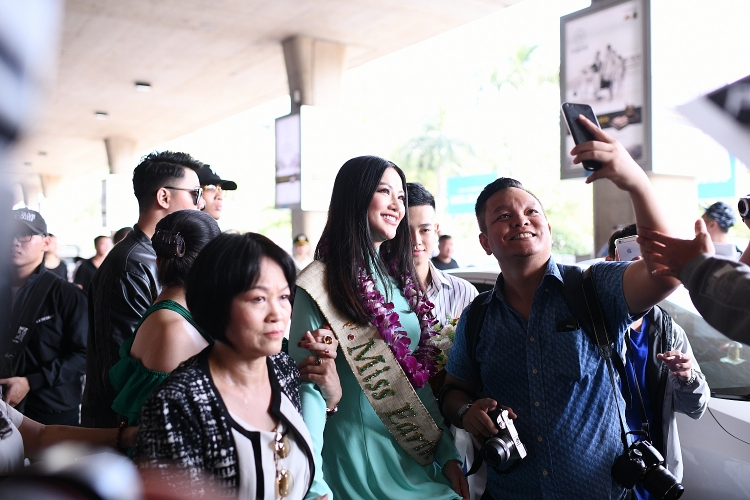 tan hoa hau trai dat 2018 nguyen phuong khanh tro ve viet nam