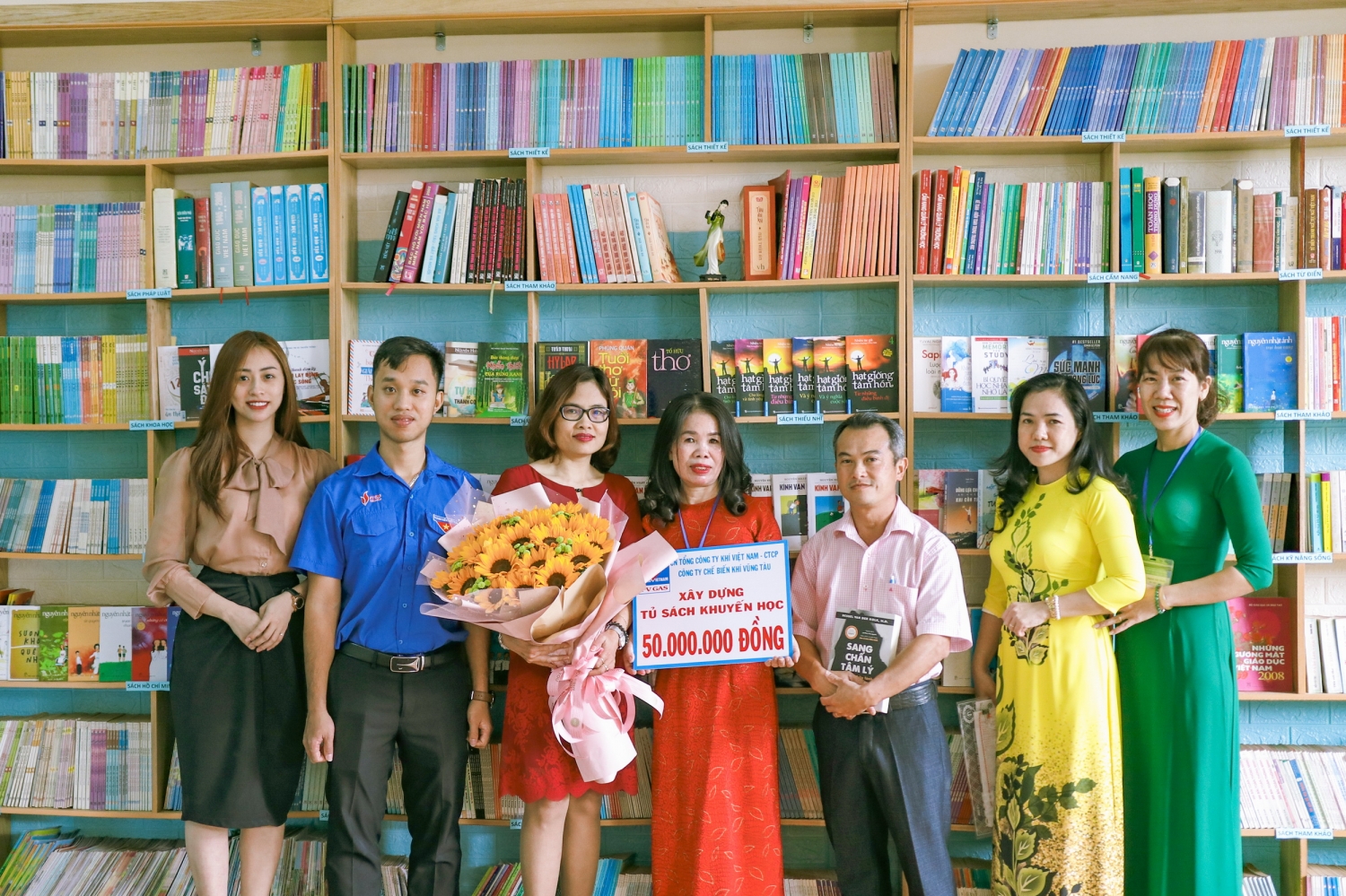 rao tặng tủ sách cho các trường của BR-VT